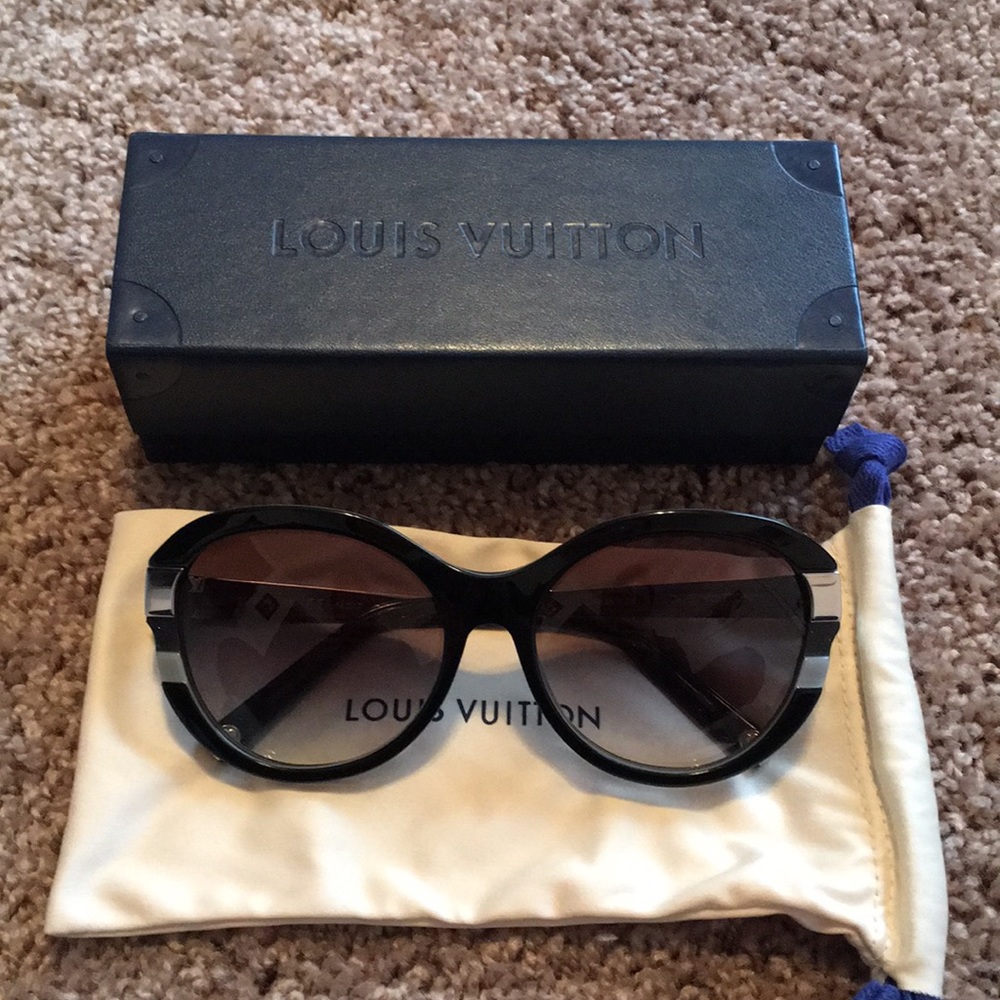 Louis Vuitton Petite Cat Black Sunglasses